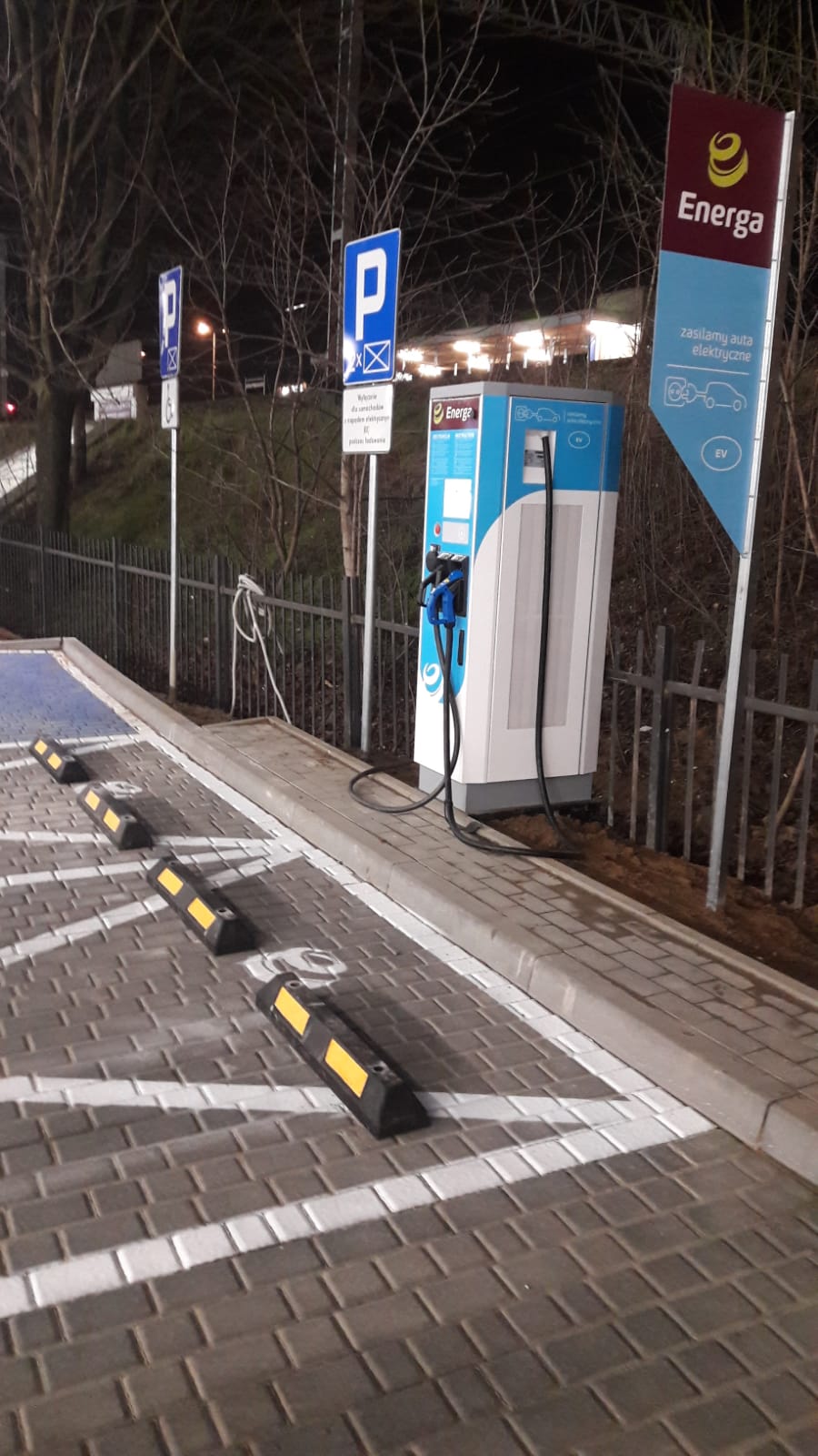 Stacja ładowania samochodów elektrycznych Arinea